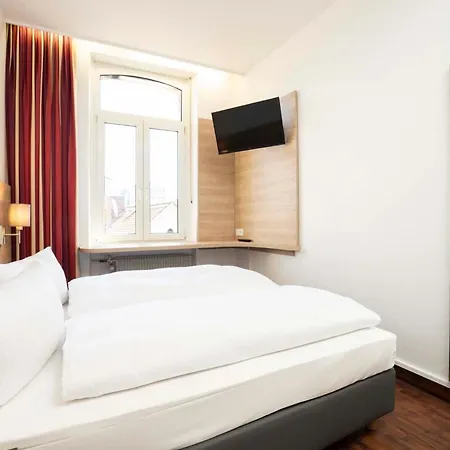 ナショナル ホテル 3*