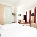 National מלון 3*
