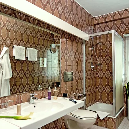 National Hotel 3*
